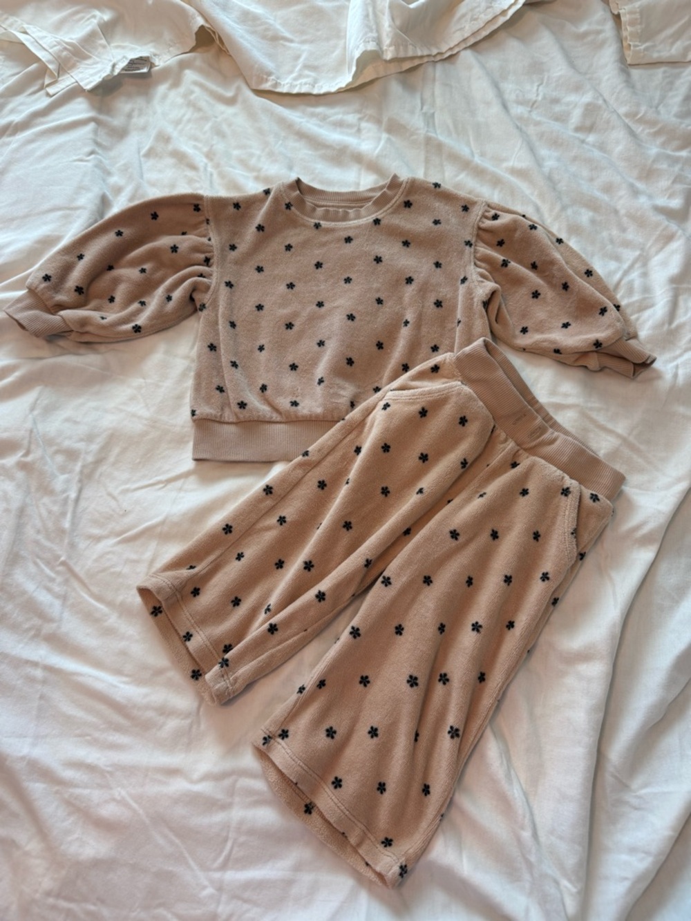 Cat & Jack Beige Wide Leg Matching Set with Black Floral Dots 12-18 months
